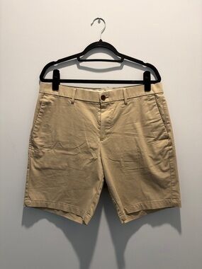 Banana Republic Men's Classic 9” Chino Shorts in Khaki